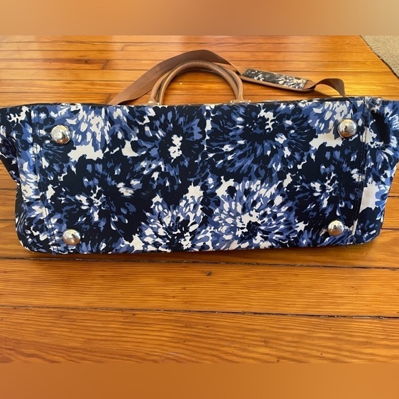 Isaac Mizrahi blue and white pattern weekender duffel bag large size for travel - Picture 5 of 6